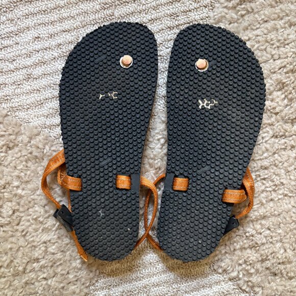 Earth Runners Circadian Sandals - Picture 2 of 4